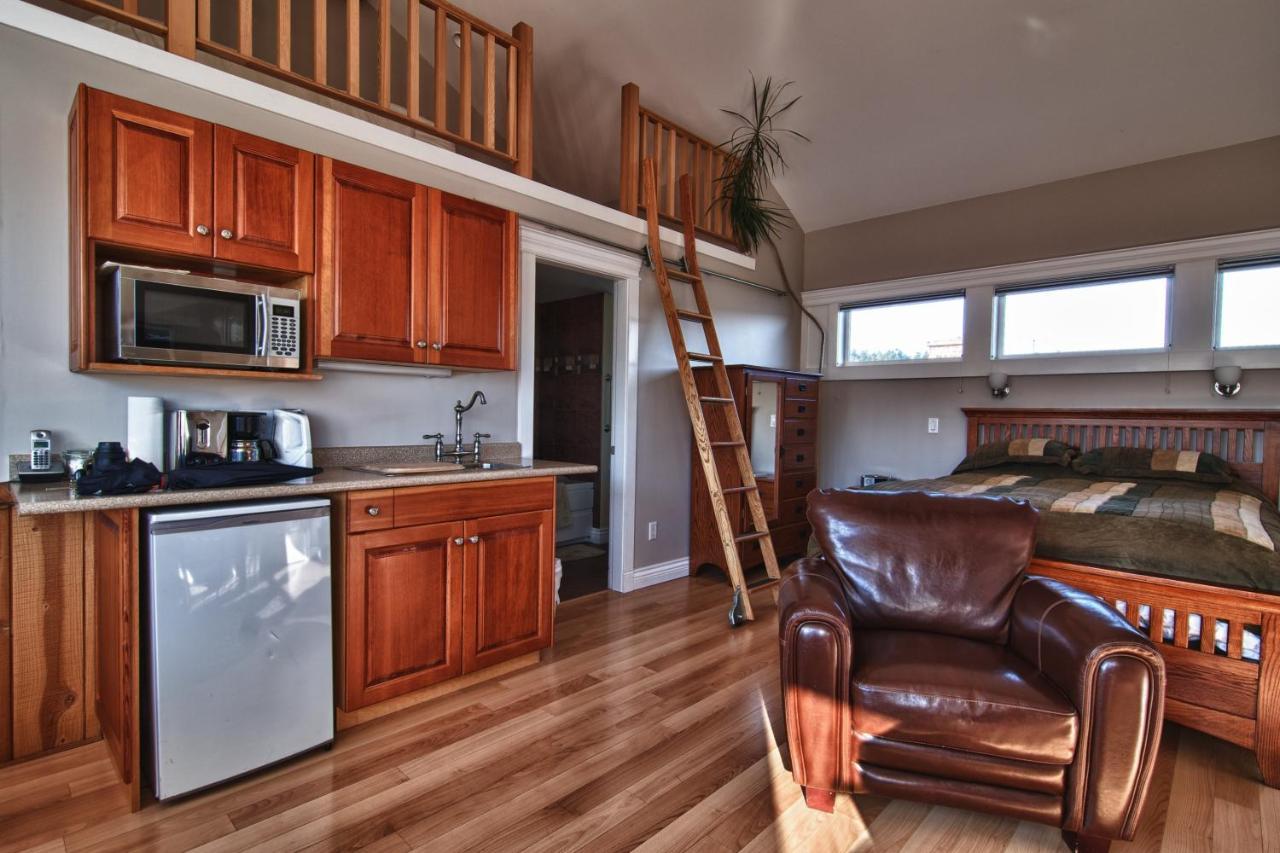 Birds Of A Feather Victoria Oceanfront Studio Suites Colwood Eksteriør billede