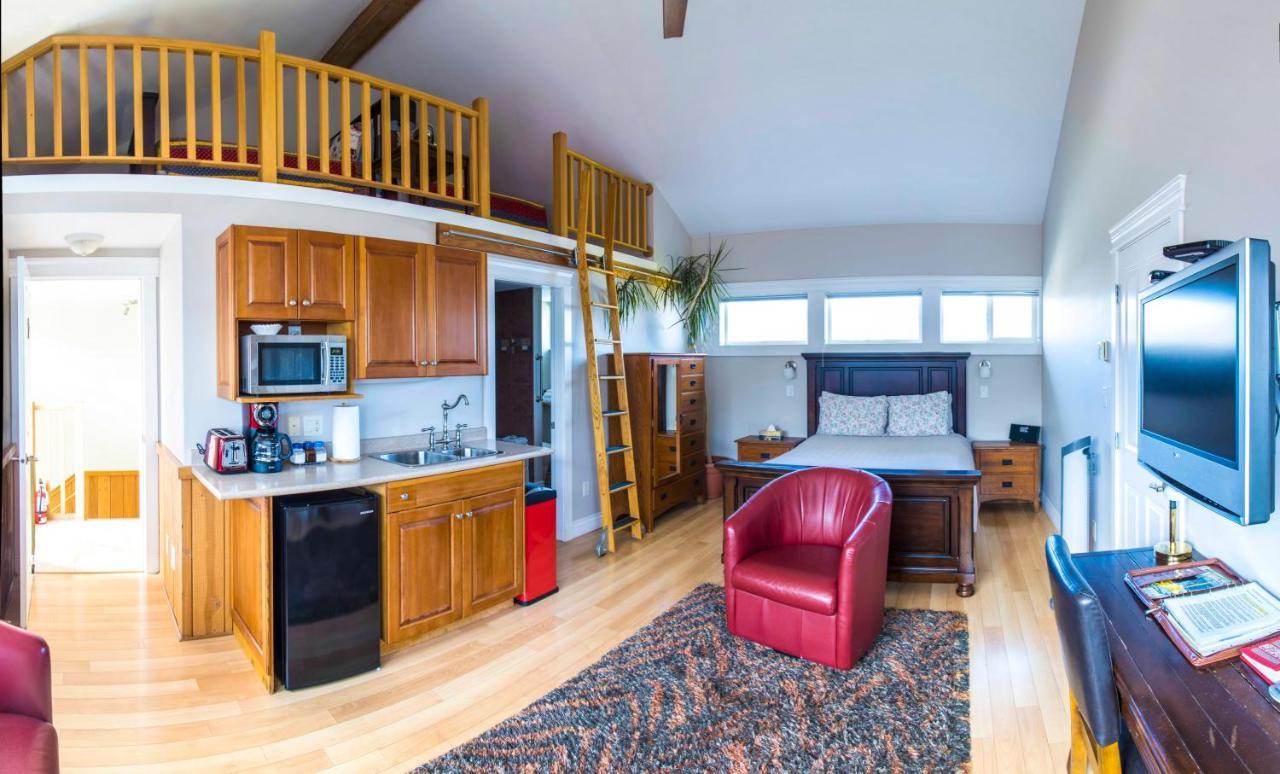 Birds Of A Feather Victoria Oceanfront Studio Suites Colwood Eksteriør billede