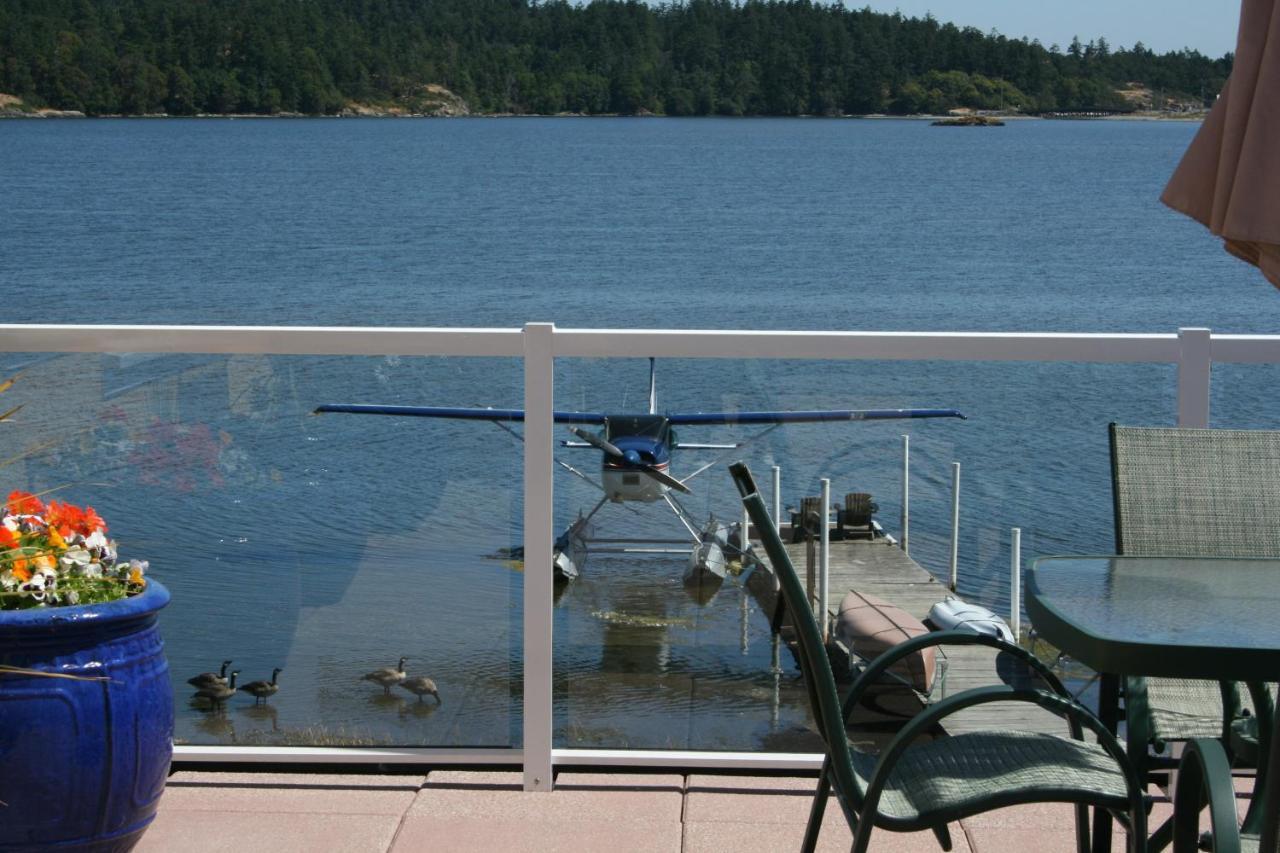 Birds Of A Feather Victoria Oceanfront Studio Suites Colwood Eksteriør billede