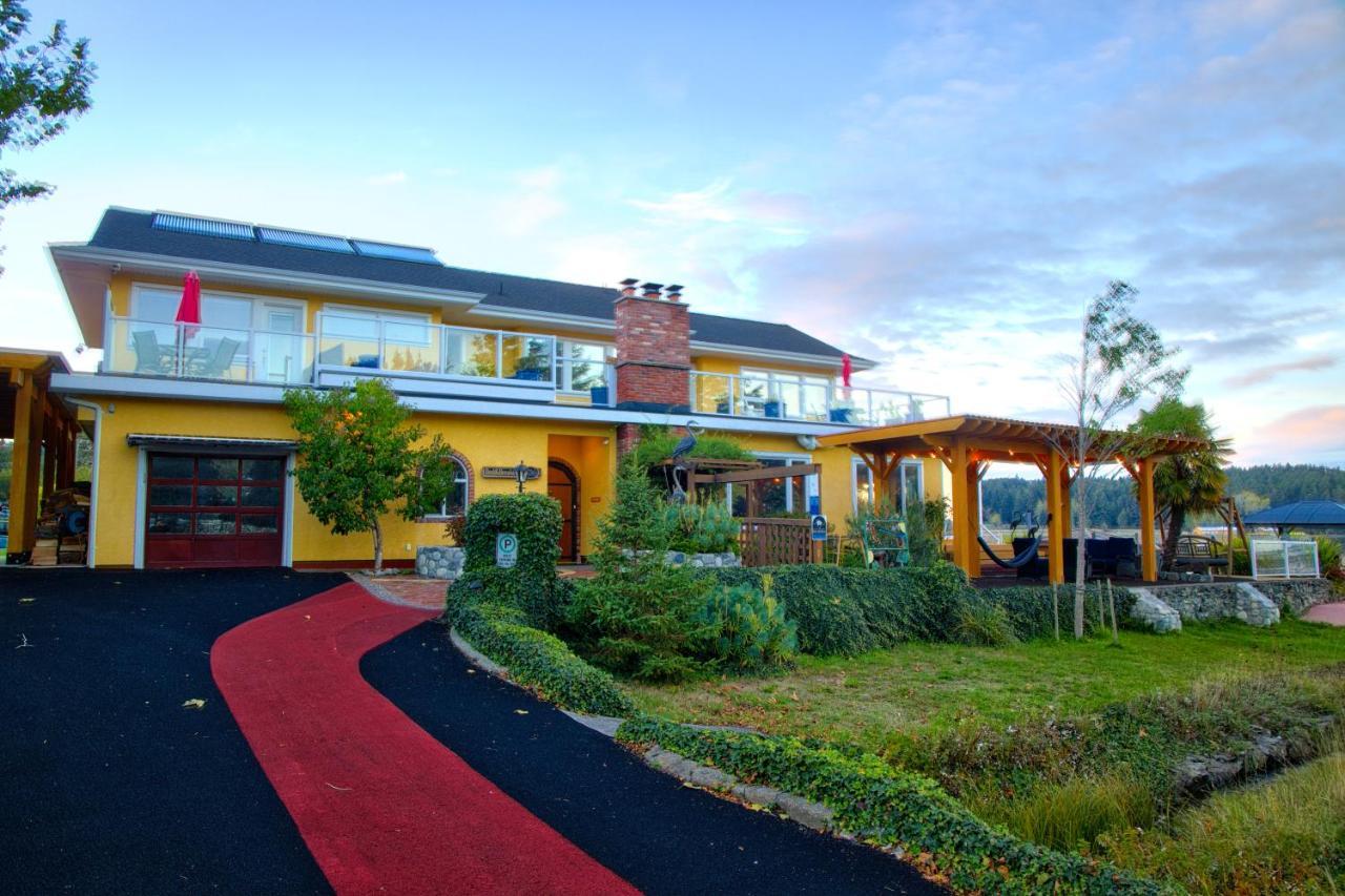 Birds Of A Feather Victoria Oceanfront Studio Suites Colwood Eksteriør billede