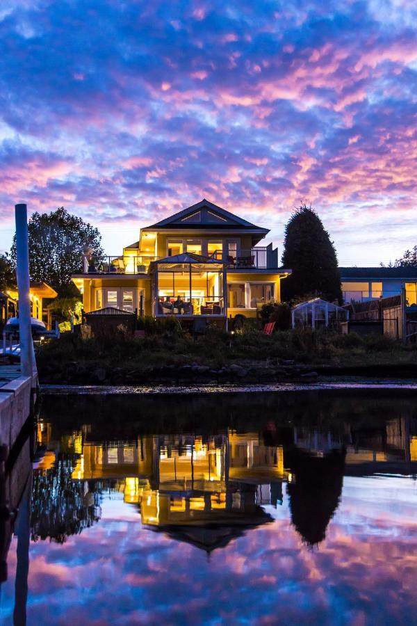Birds Of A Feather Victoria Oceanfront Studio Suites Colwood Eksteriør billede