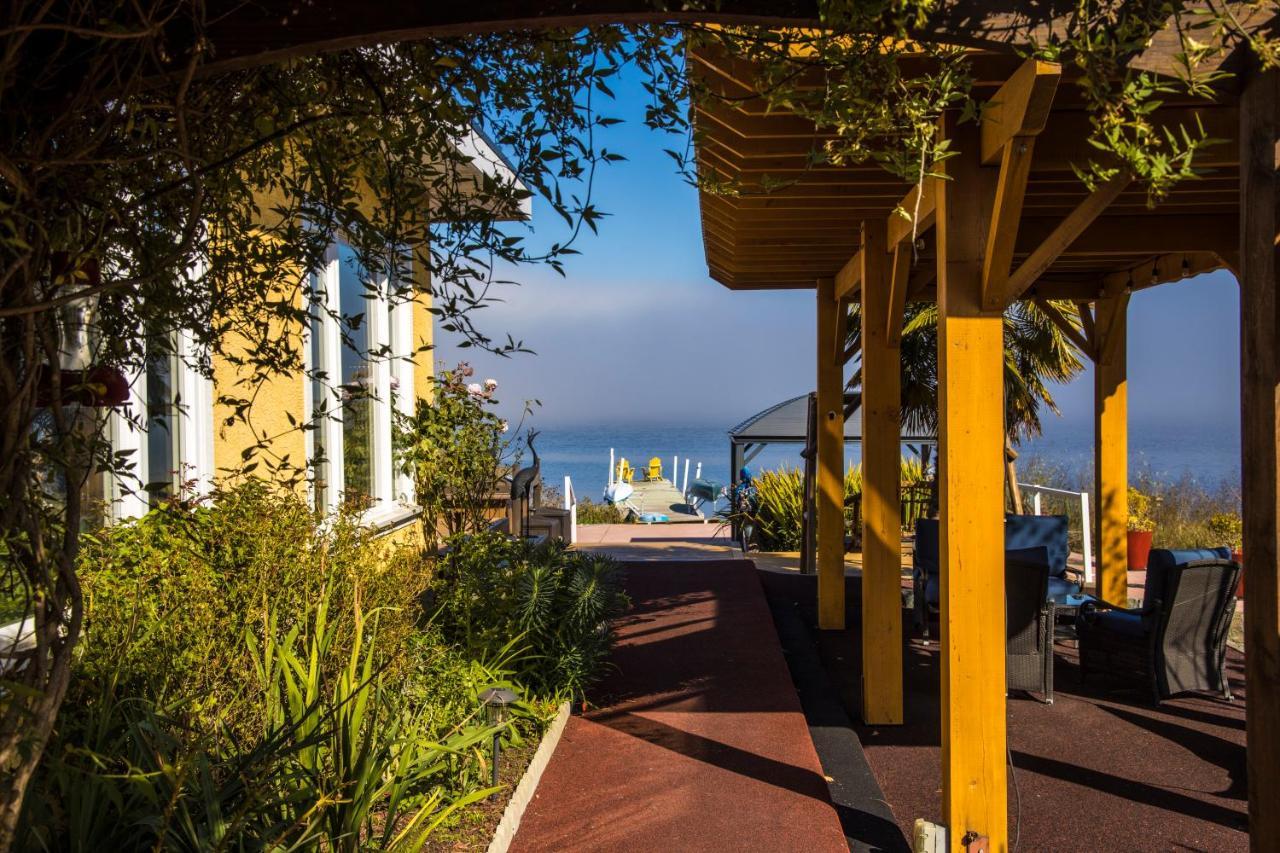 Birds Of A Feather Victoria Oceanfront Studio Suites Colwood Eksteriør billede