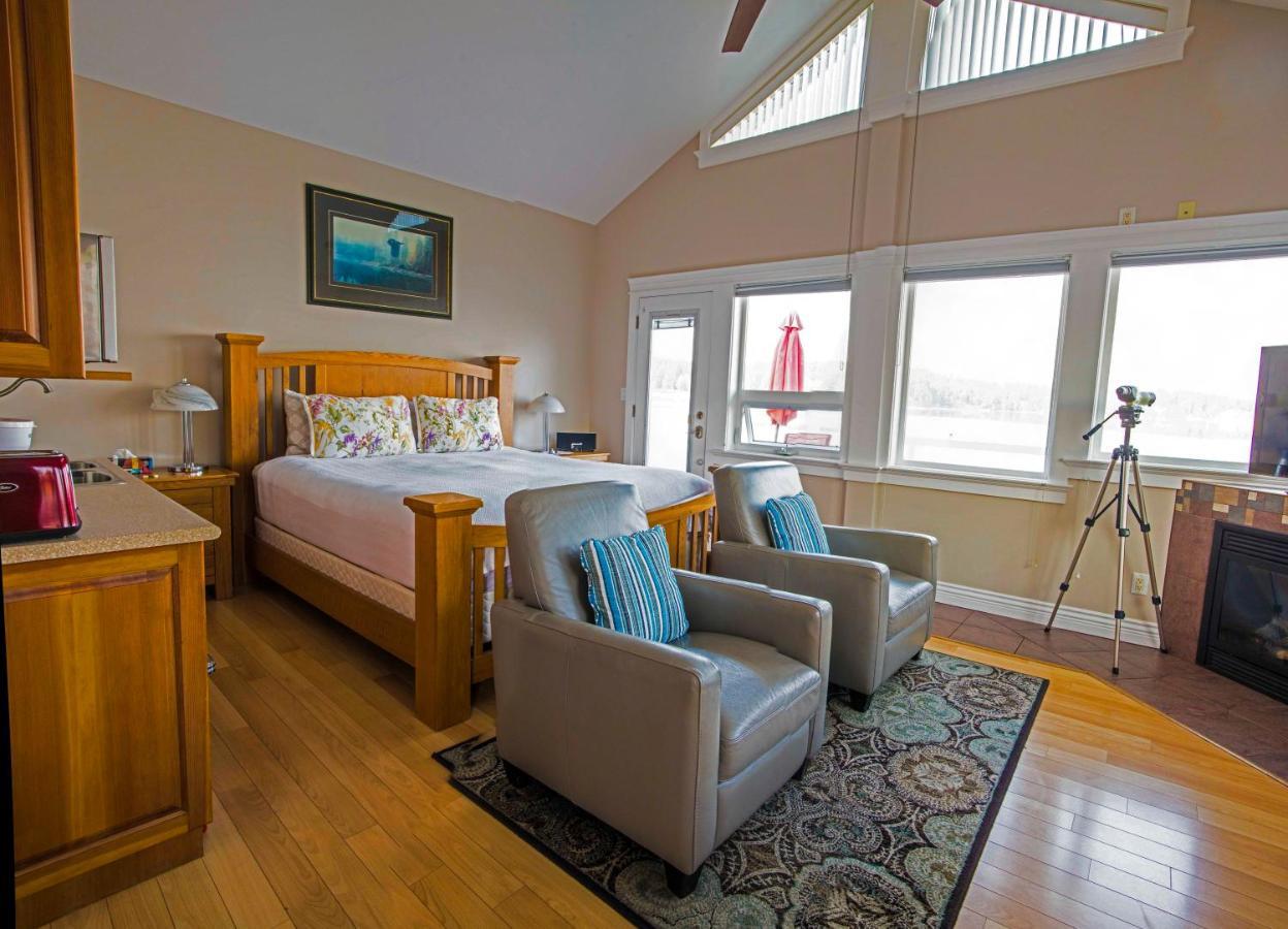 Birds Of A Feather Victoria Oceanfront Studio Suites Colwood Eksteriør billede
