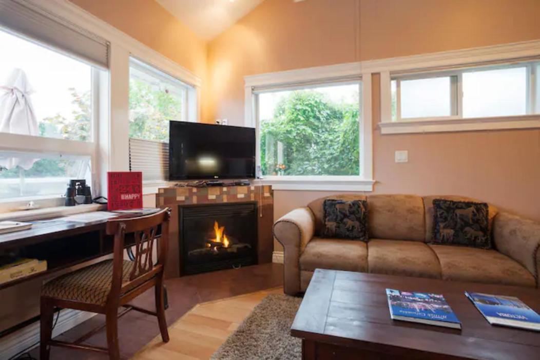 Birds Of A Feather Victoria Oceanfront Studio Suites Colwood Eksteriør billede