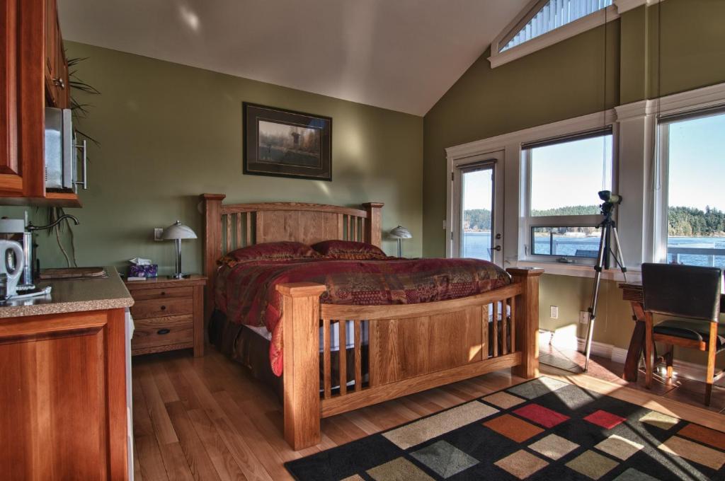Birds Of A Feather Victoria Oceanfront Studio Suites Colwood Værelse billede