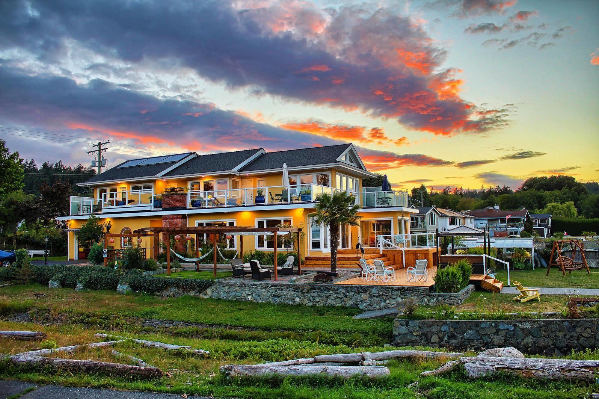 Birds Of A Feather Victoria Oceanfront Studio Suites Colwood Eksteriør billede