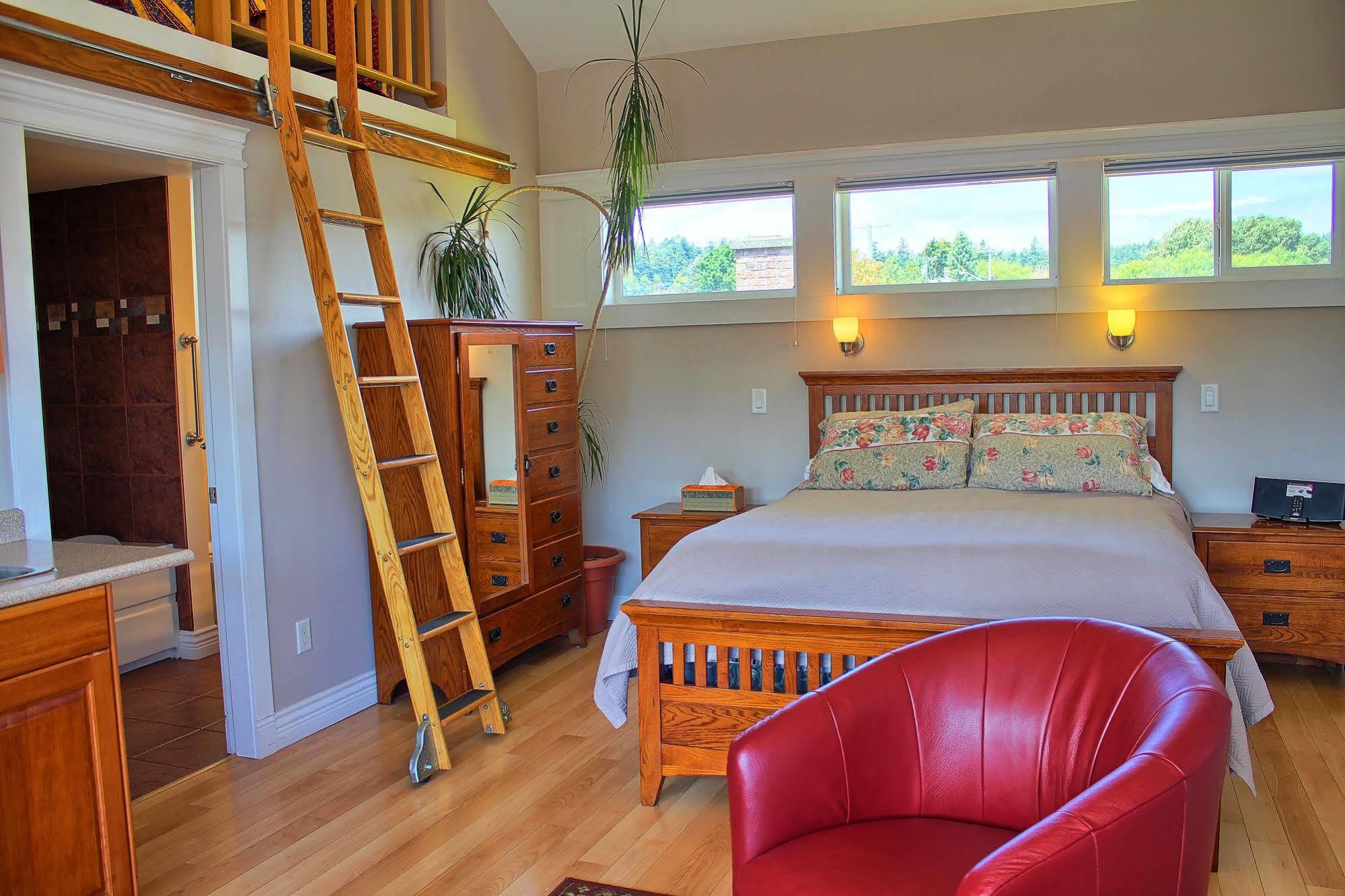 Birds Of A Feather Victoria Oceanfront Studio Suites Colwood Eksteriør billede